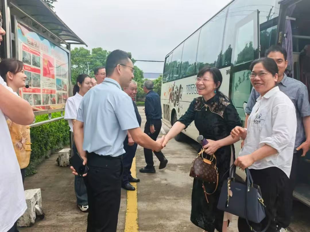 湘益茶香續(xù)薪火，校企共繪茯茶新篇——湖南農(nóng)大師生走進(jìn)益陽(yáng)茶廠開展實(shí)踐研學(xué)